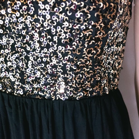 Jack by BB Dakota - Carrian Black and Gold Sequin Party Dress - Size 6 - Picture 4 of 4